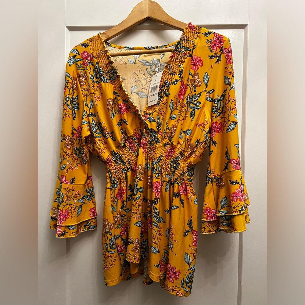 New Yellow floral top size Large